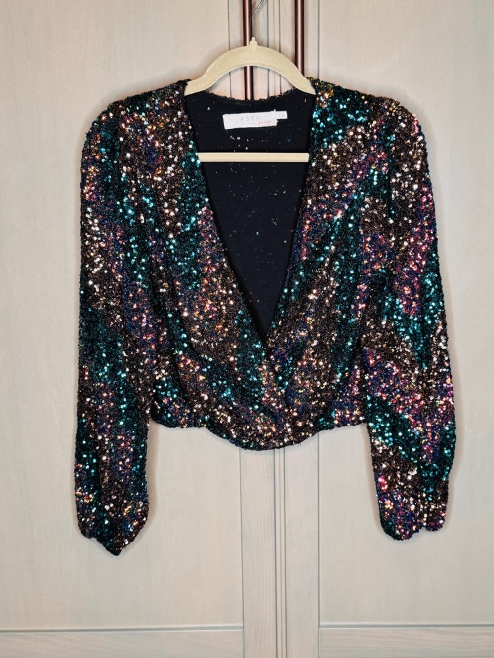 ASTR The Label Primadonna Top Sequin Sunset Party Long Sleeve Crop Top - Small - Picture 2 of 6